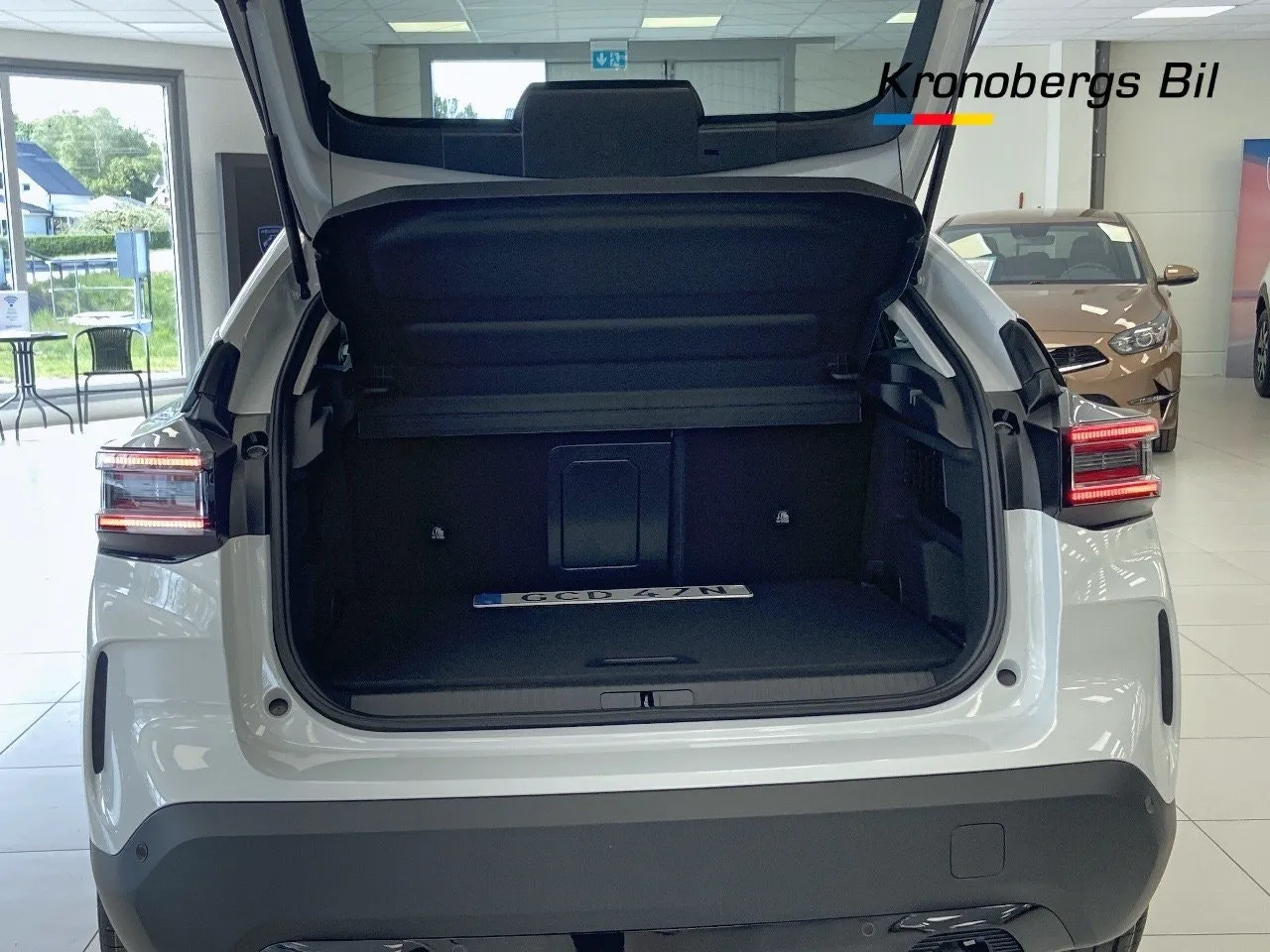 Vehicle image 13