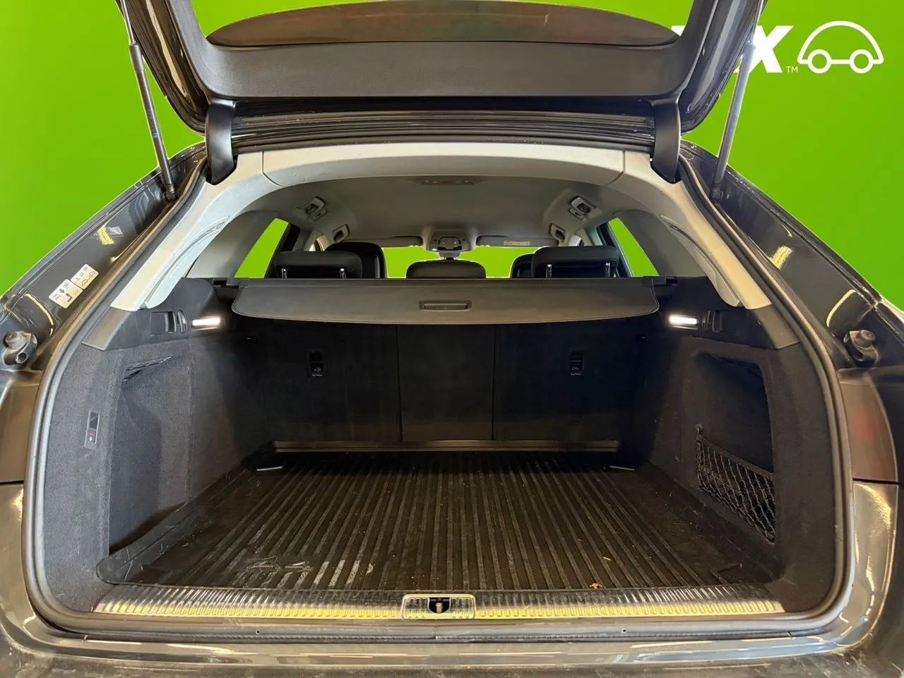 Vehicle image 15