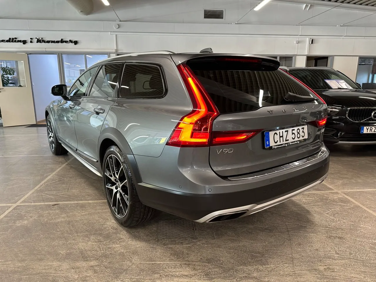 Vehicle image 3