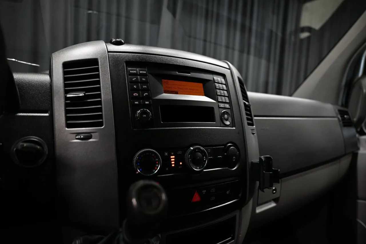 Vehicle image 30