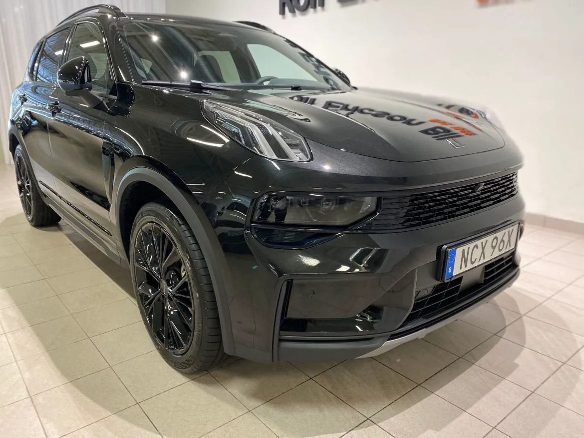 Vehicle image 6
