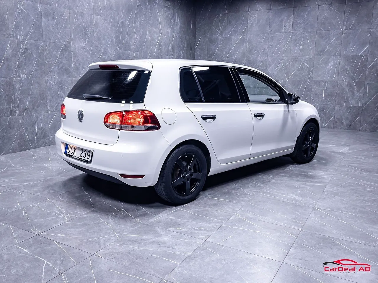 Vehicle image 6