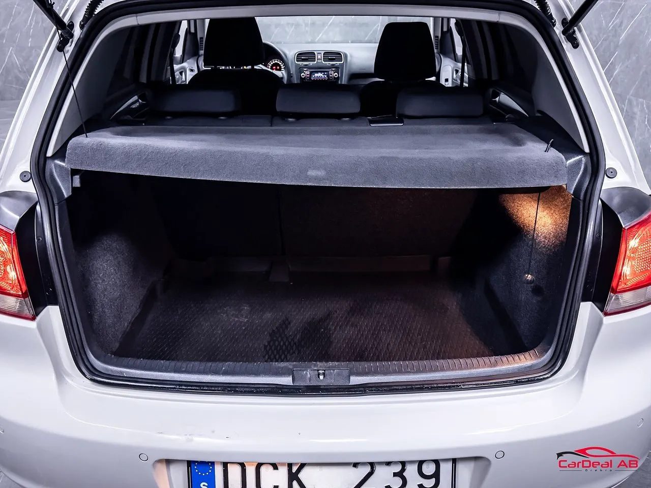 Vehicle image 16