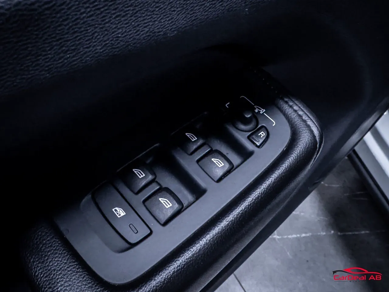 Vehicle image 32