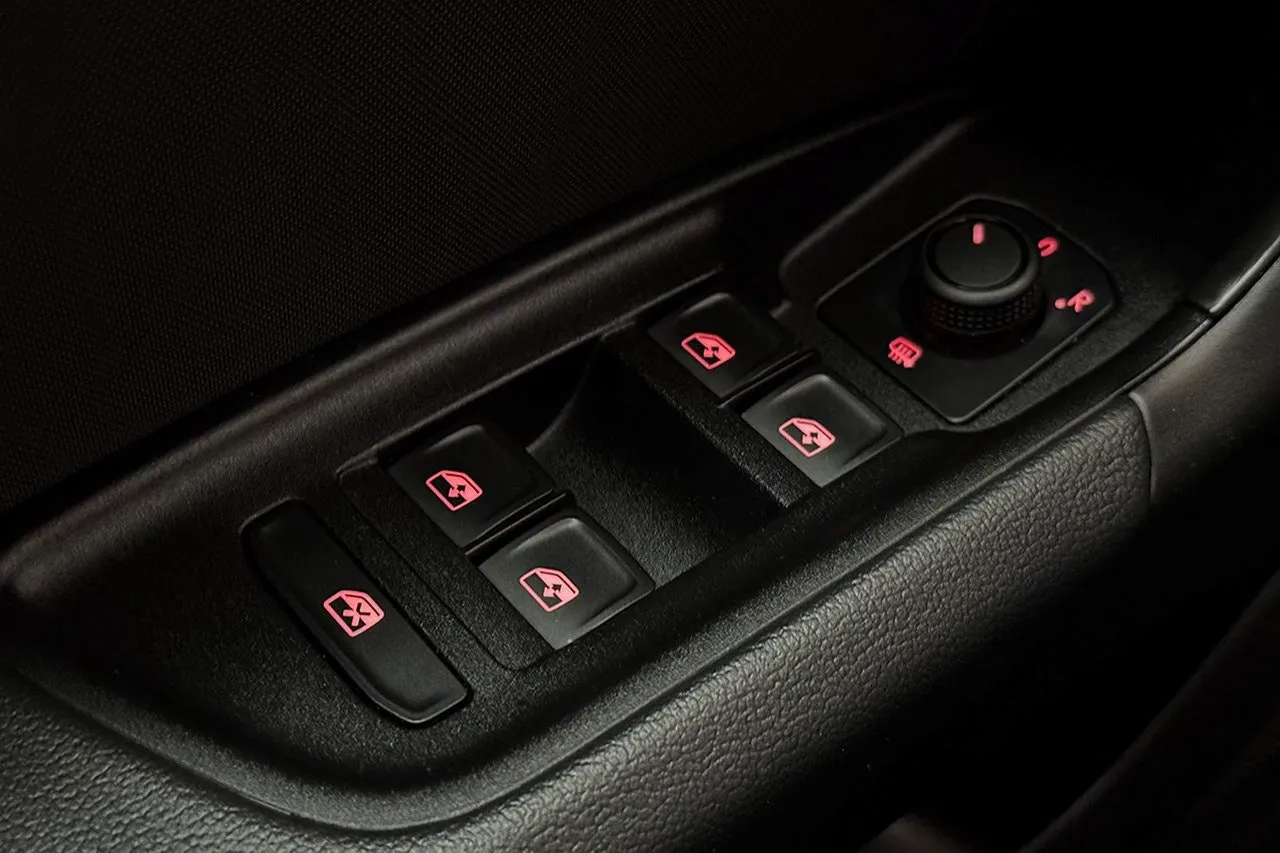 Vehicle image 28