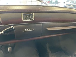 Mercedes 190 bild 9