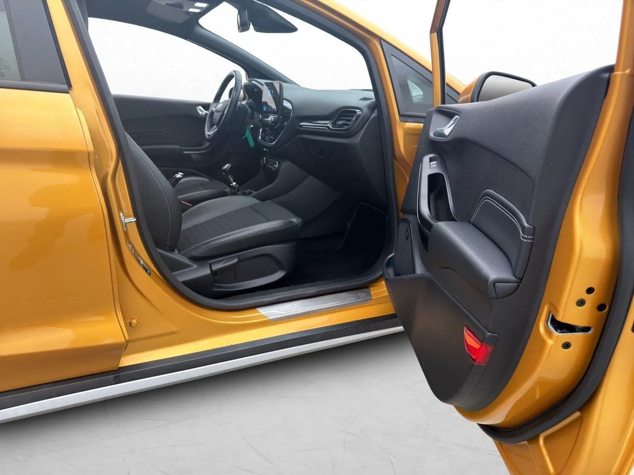 Vehicle image 14