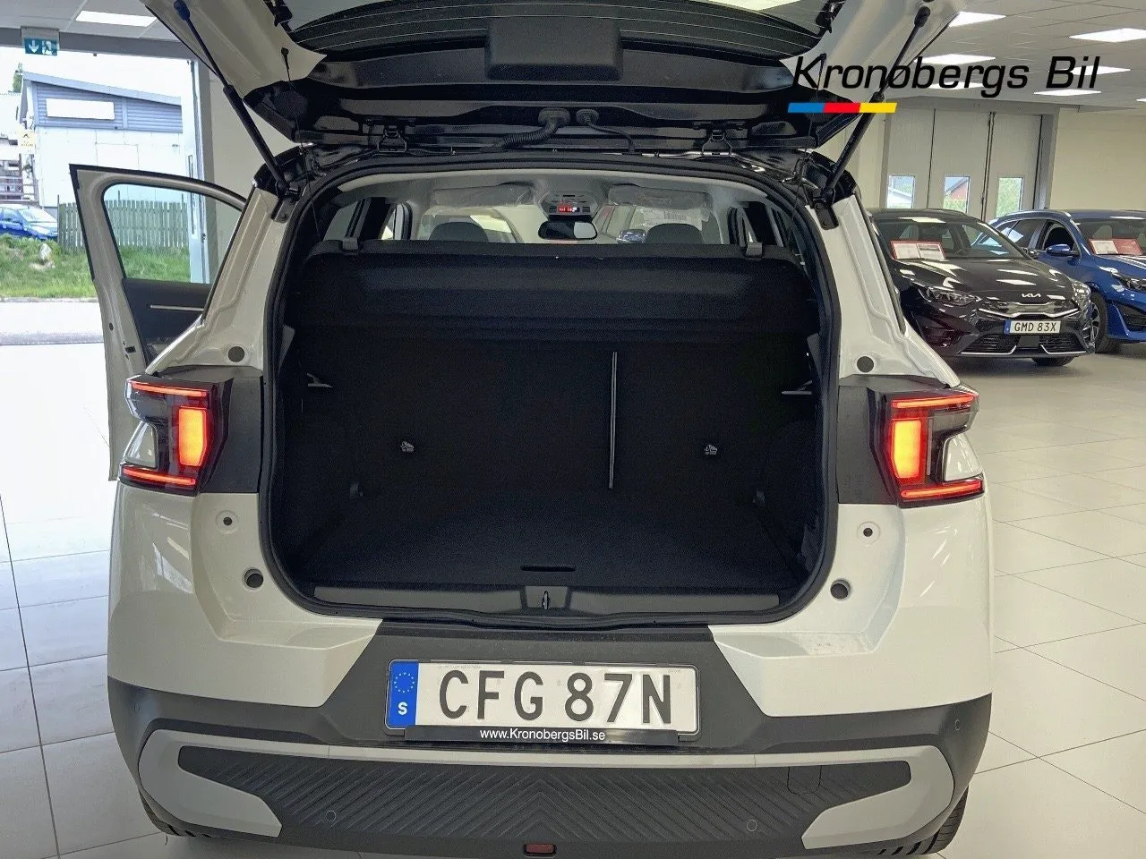 Vehicle image 13