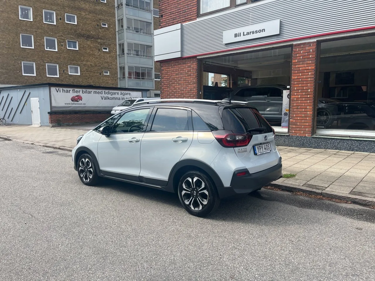Vehicle image 3