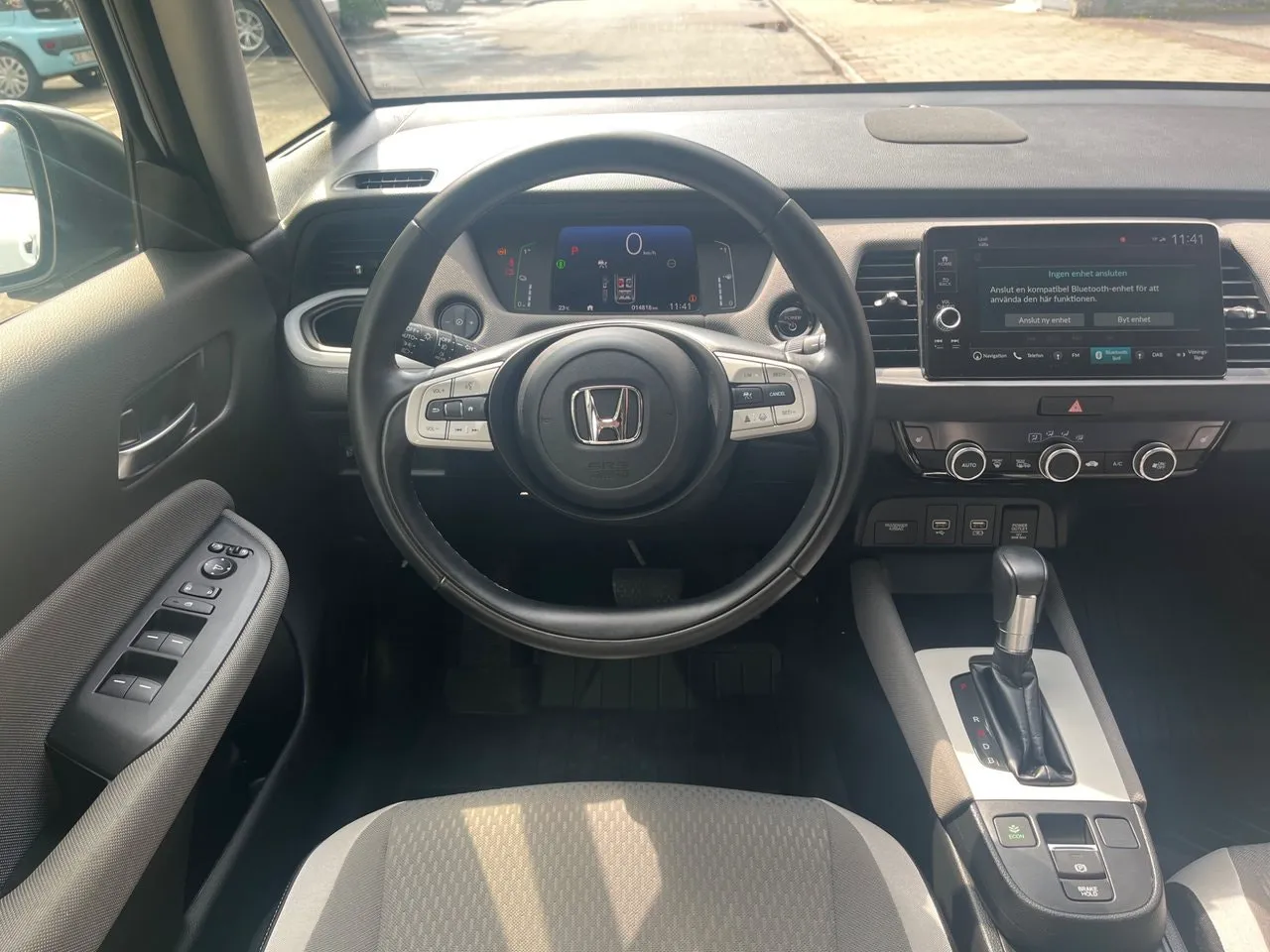 Vehicle image 10