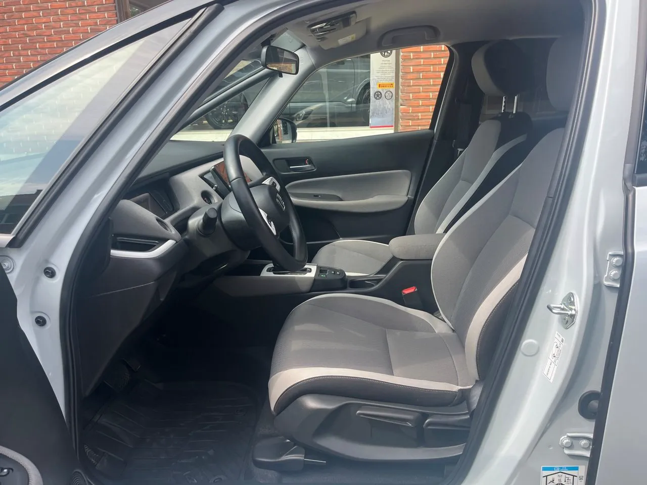 Vehicle image 6