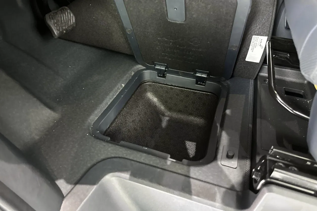 Vehicle image 18