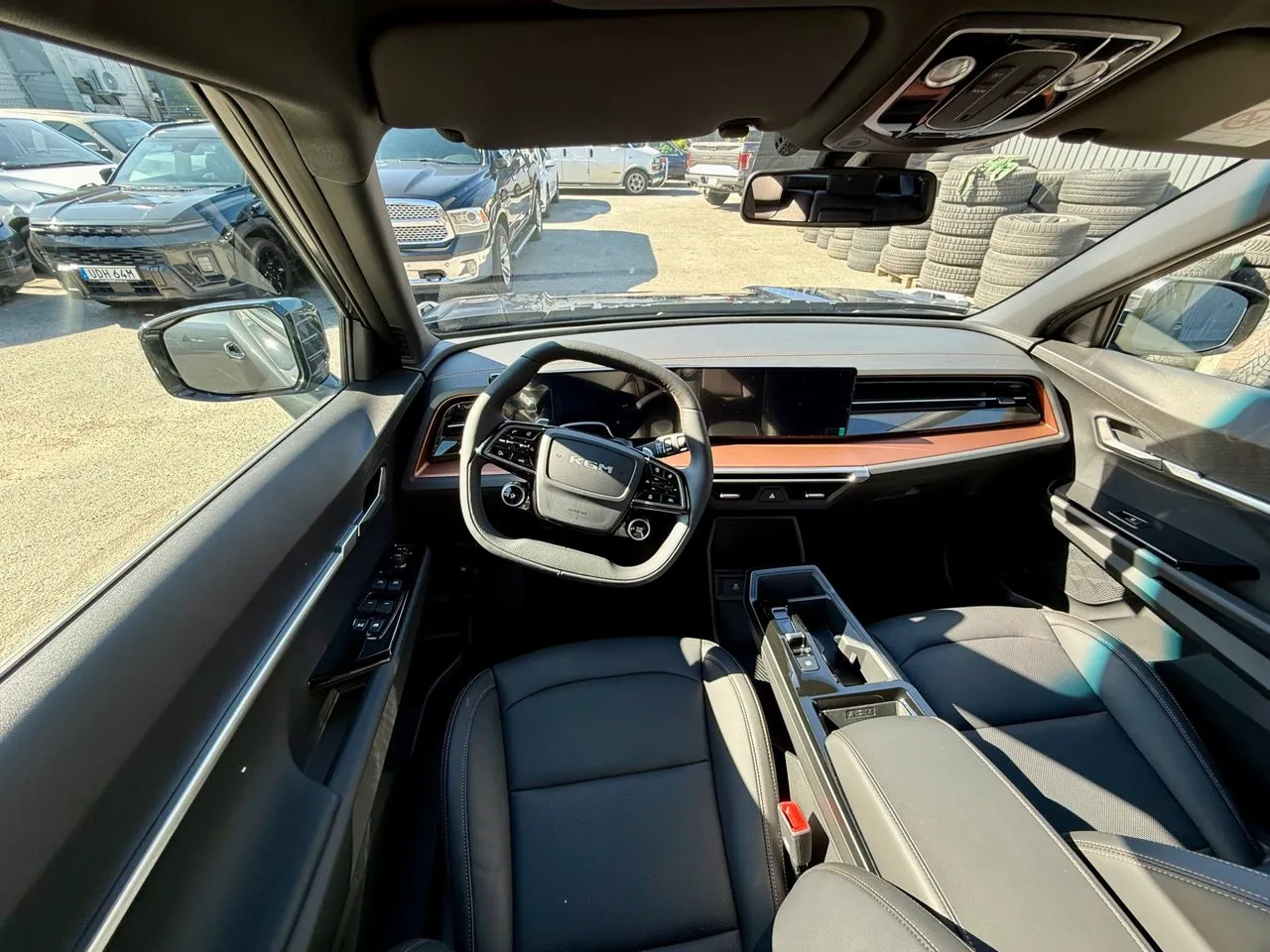 Vehicle image 8