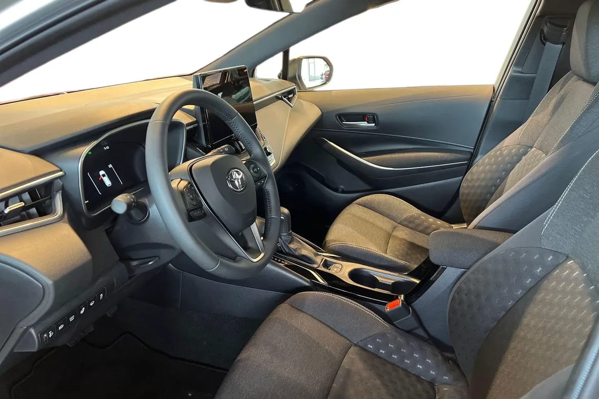 Vehicle image 12