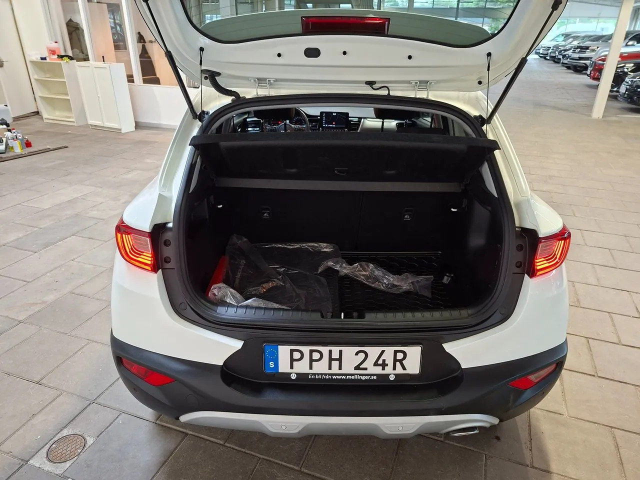 Vehicle image 12