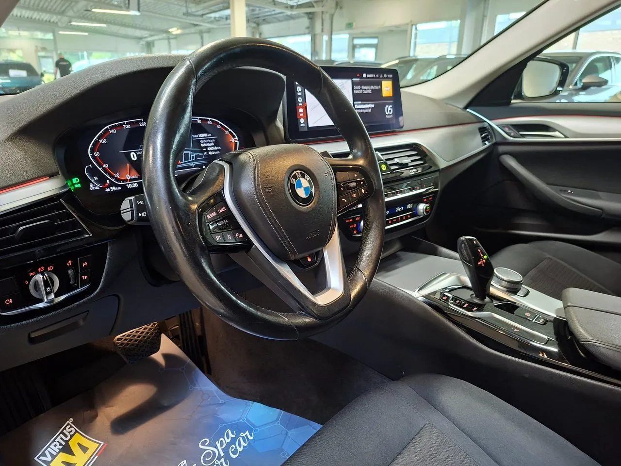 Vehicle image 16