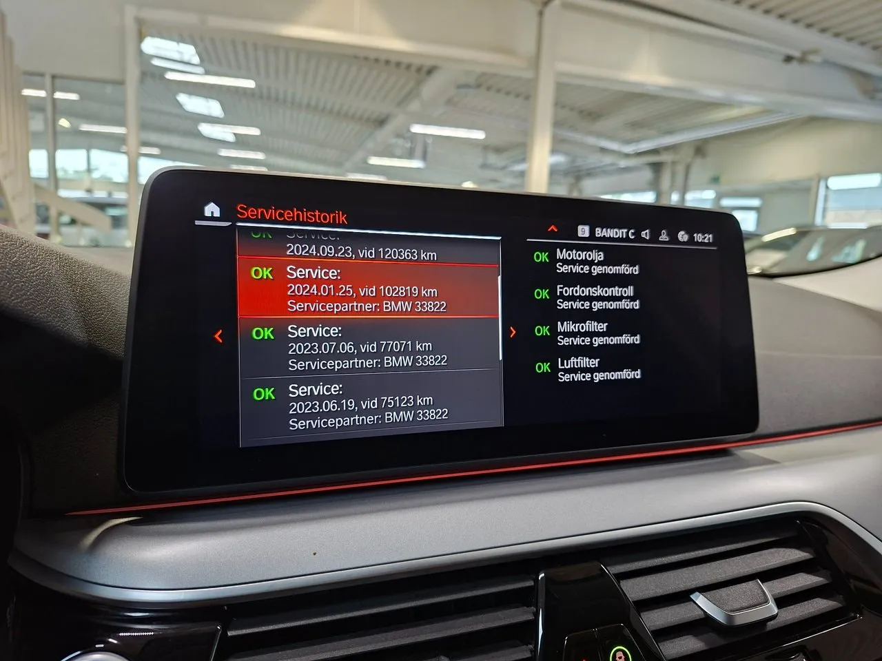 Vehicle image 21