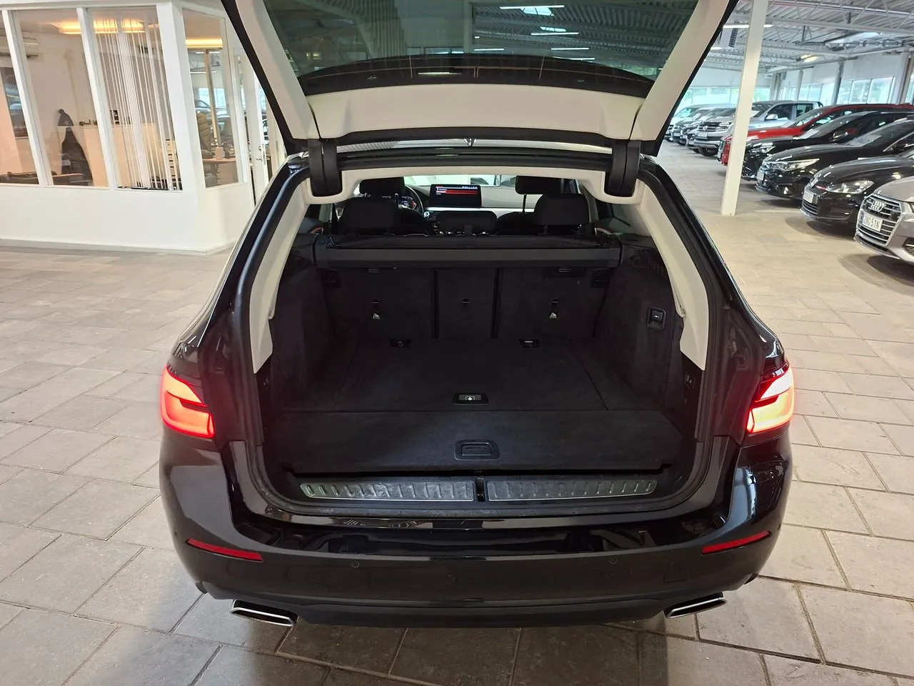 Vehicle image 13