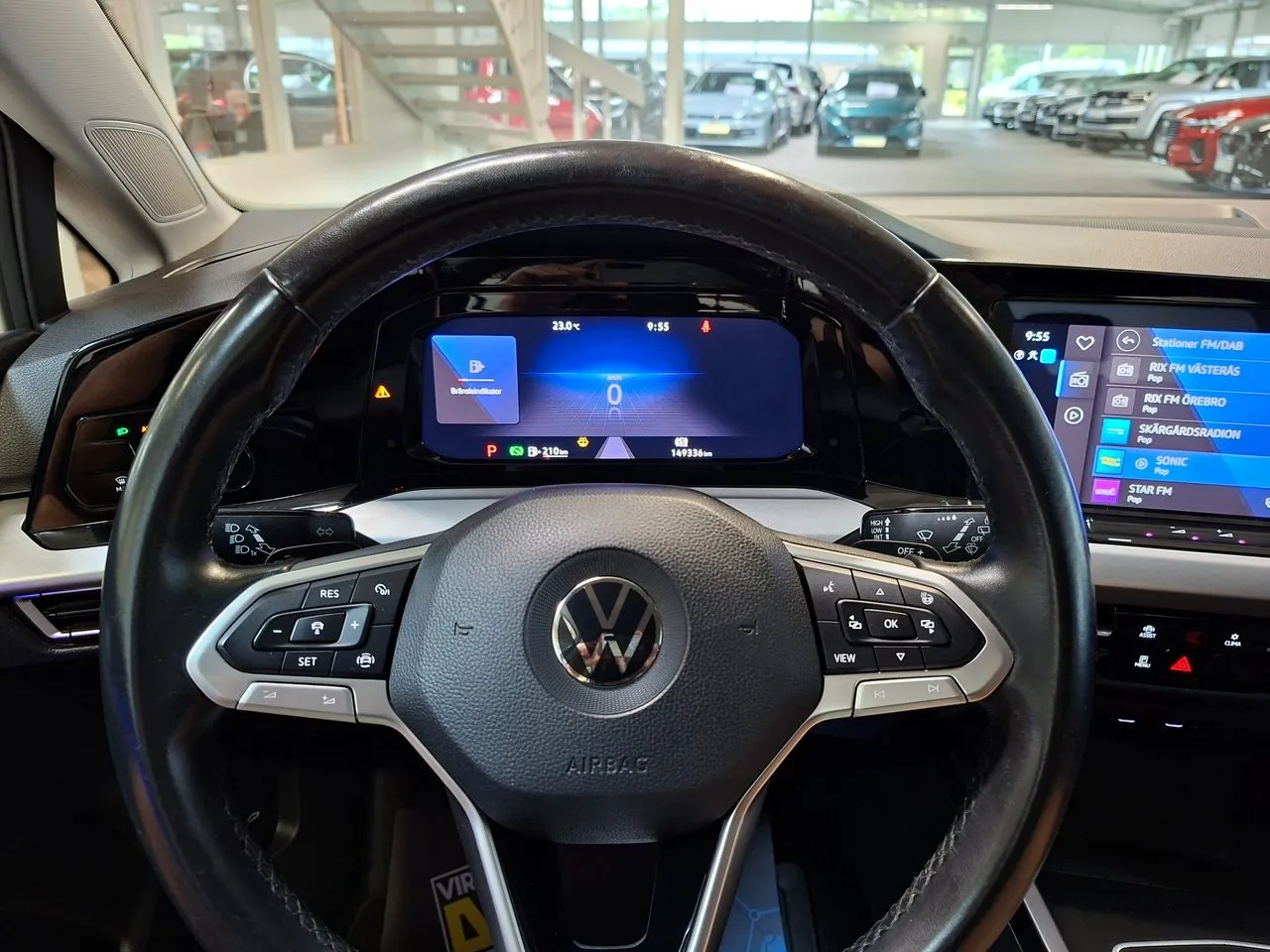 Vehicle image 15