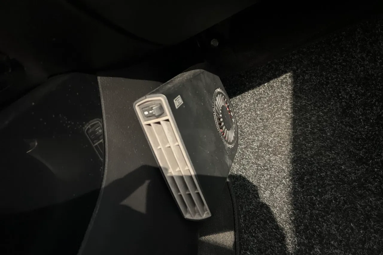 Vehicle image 22