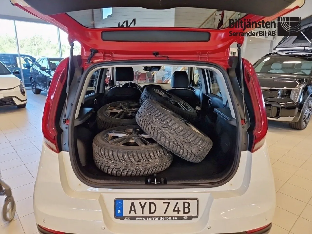Vehicle image 13