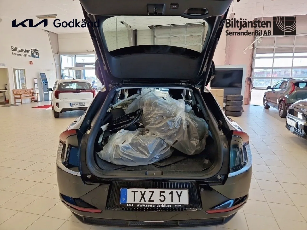 Vehicle image 13