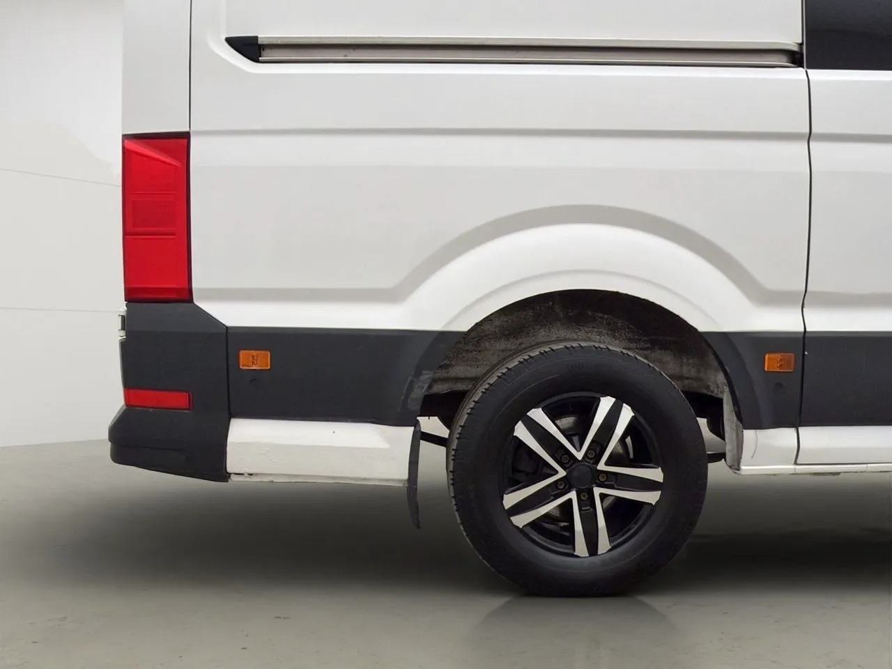 Vehicle image 32