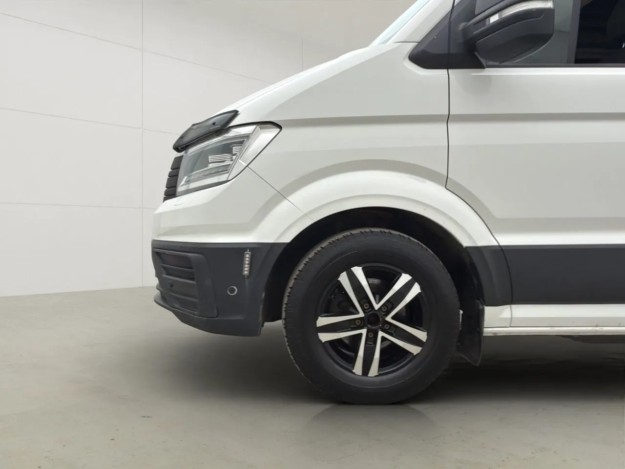 Vehicle image 30