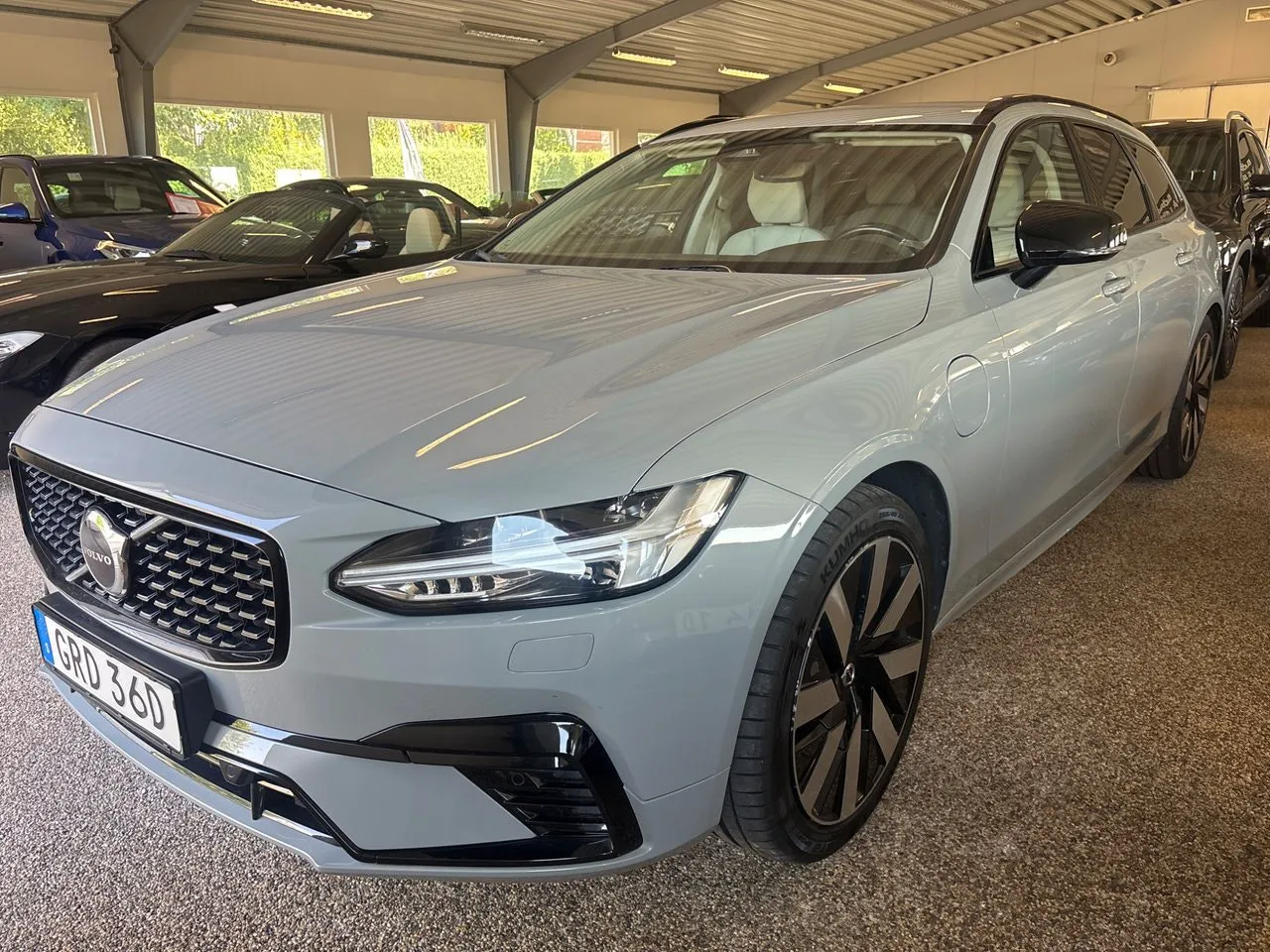 Vehicle image 10