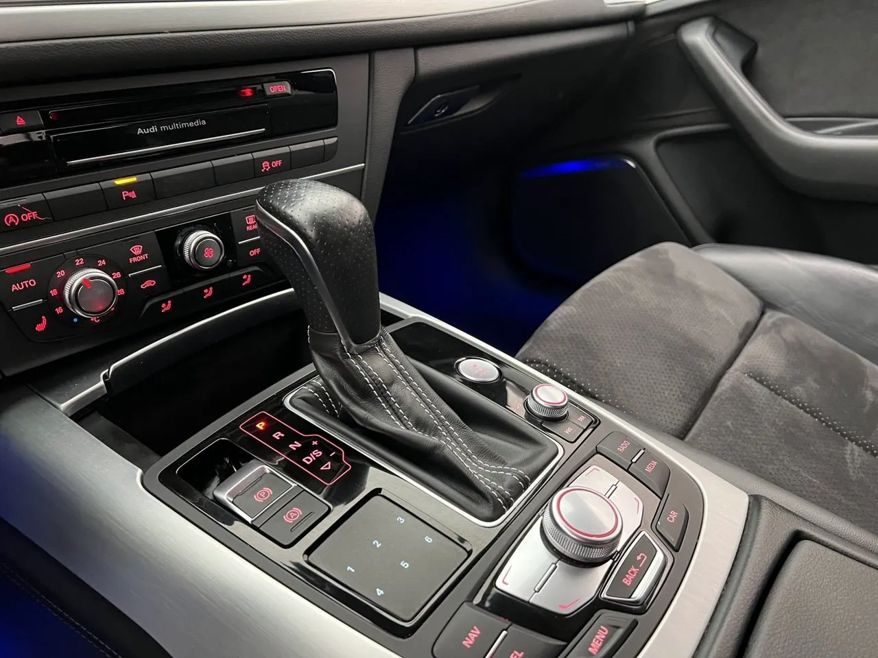Vehicle image 23