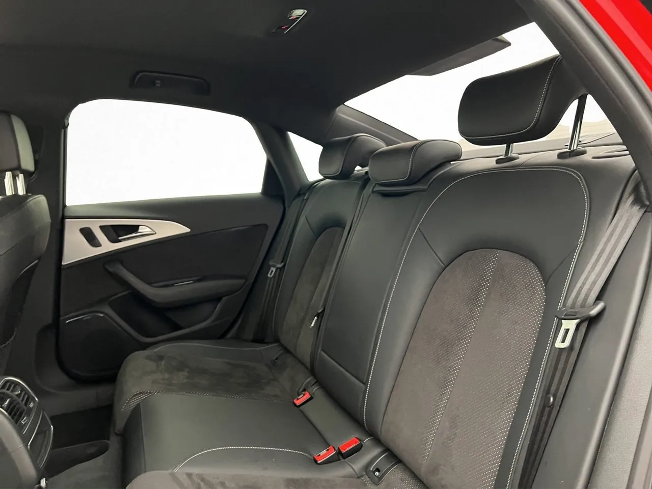 Vehicle image 27