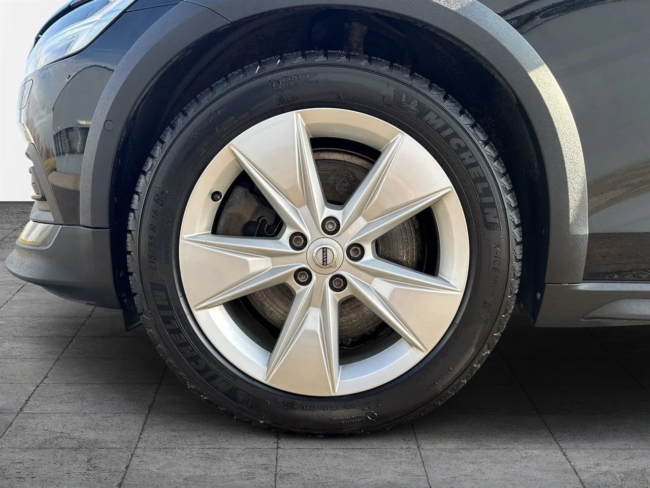 Vehicle image 16