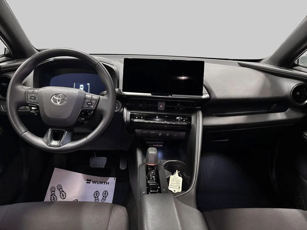 Vehicle image 10