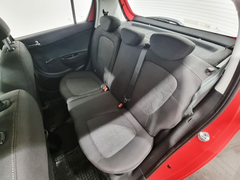 Hyundai i20 bild 9