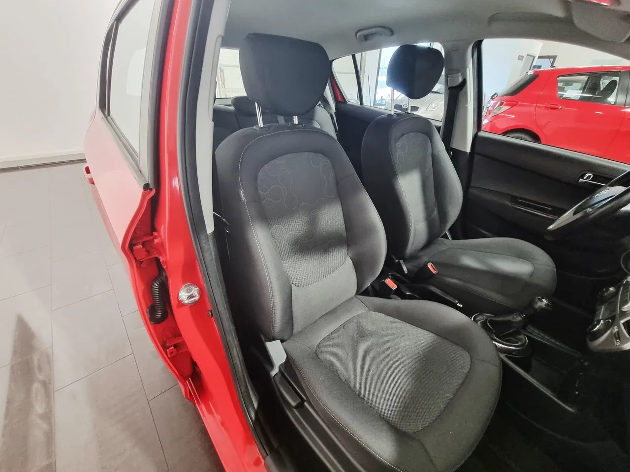 Vehicle image 15