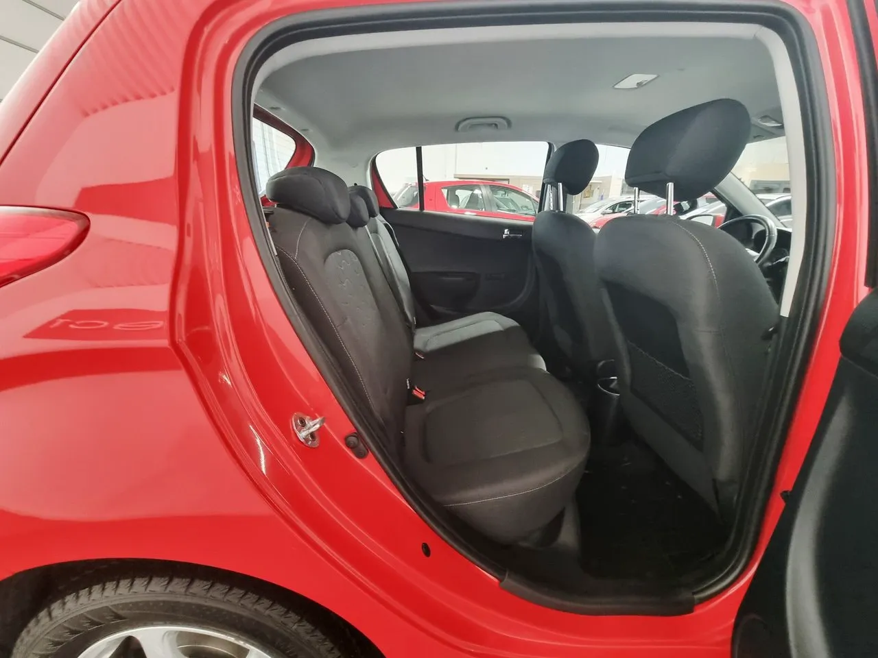 Vehicle image 16
