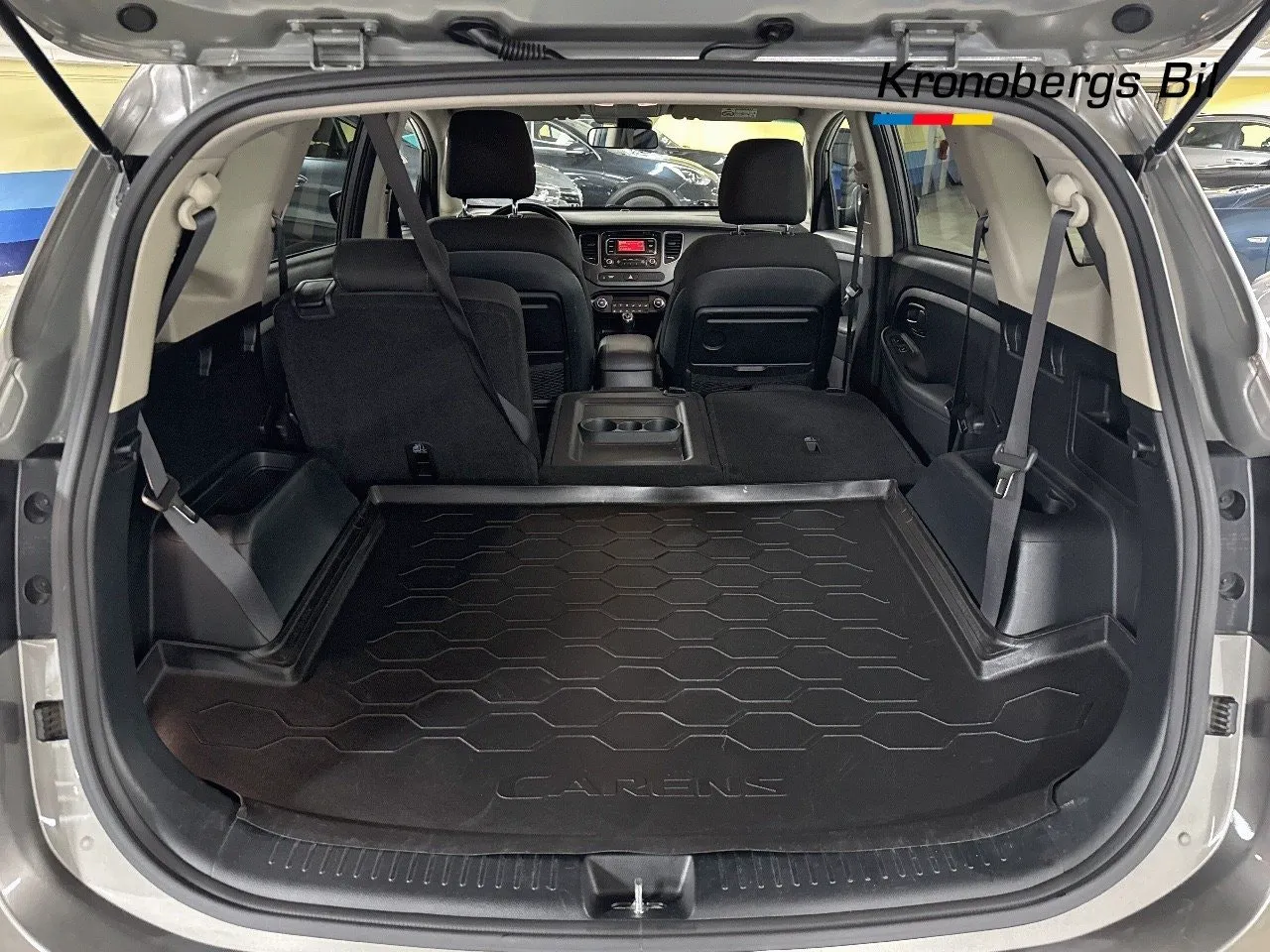 Vehicle image 16