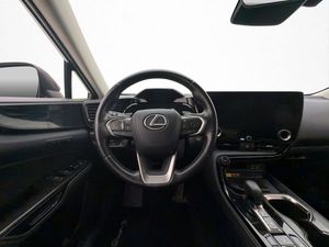Lexus NX bild 14