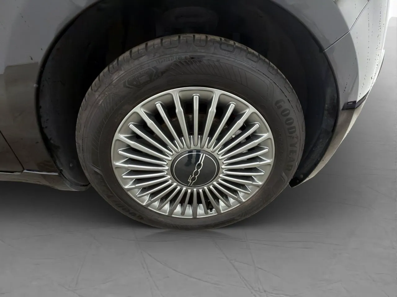 Vehicle image 30