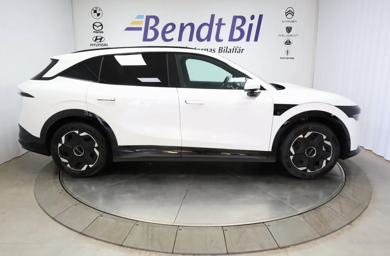 Vehicle image 18