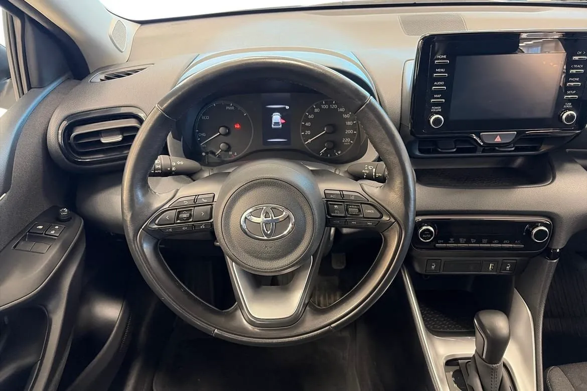 Vehicle image 8