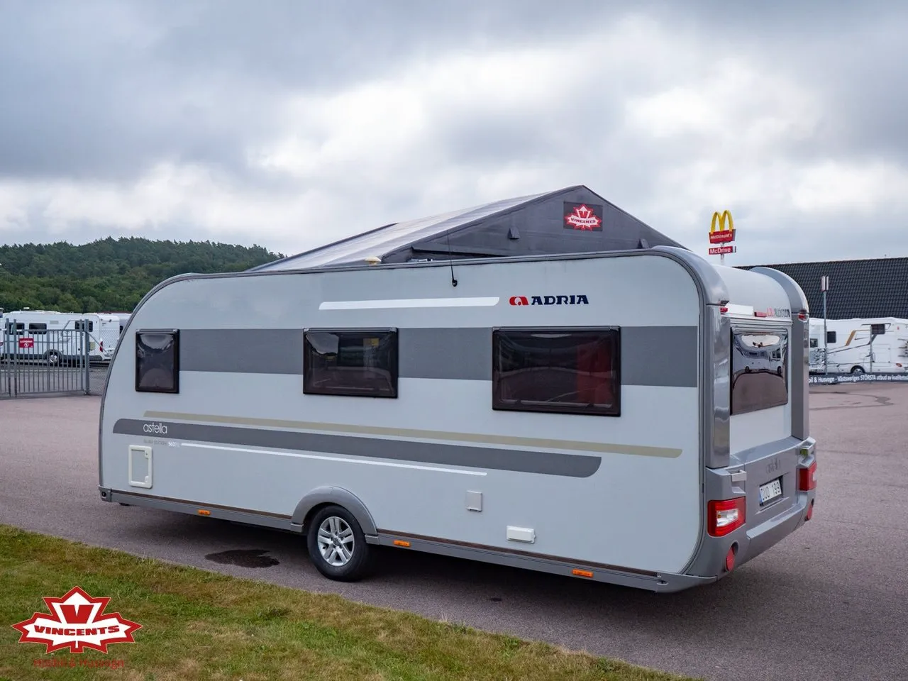 Vehicle image 16