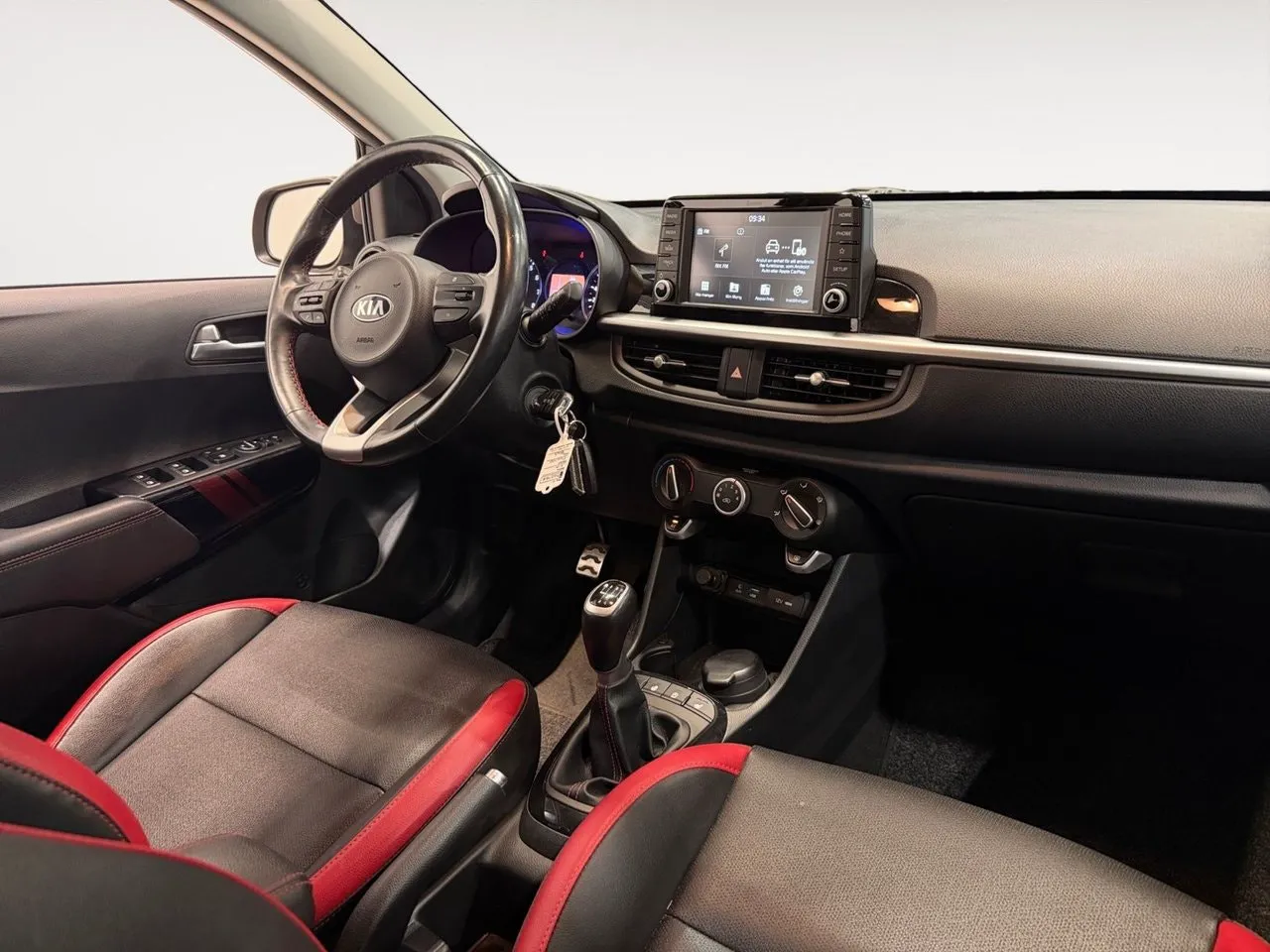 Vehicle image 14