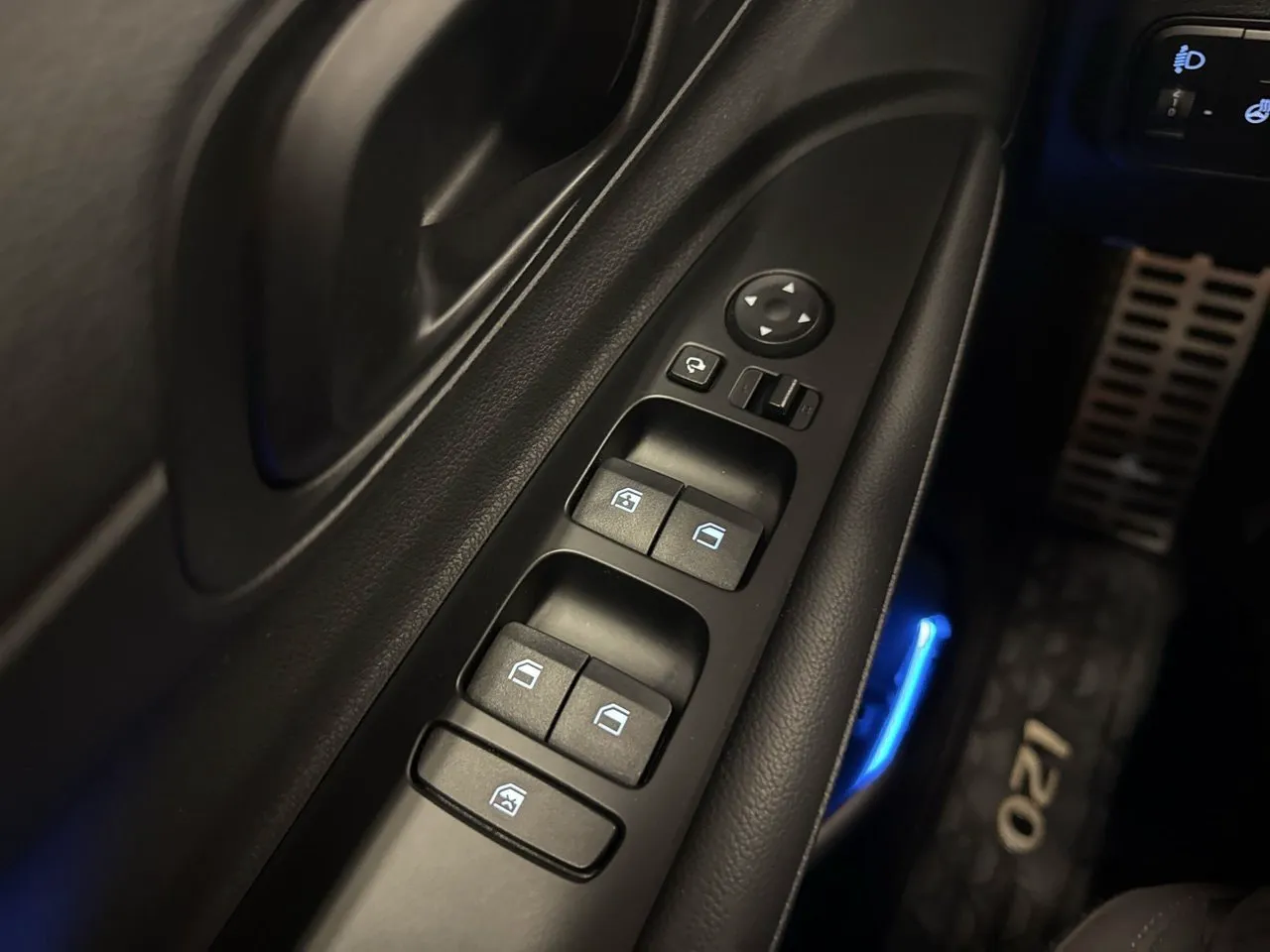 Vehicle image 20
