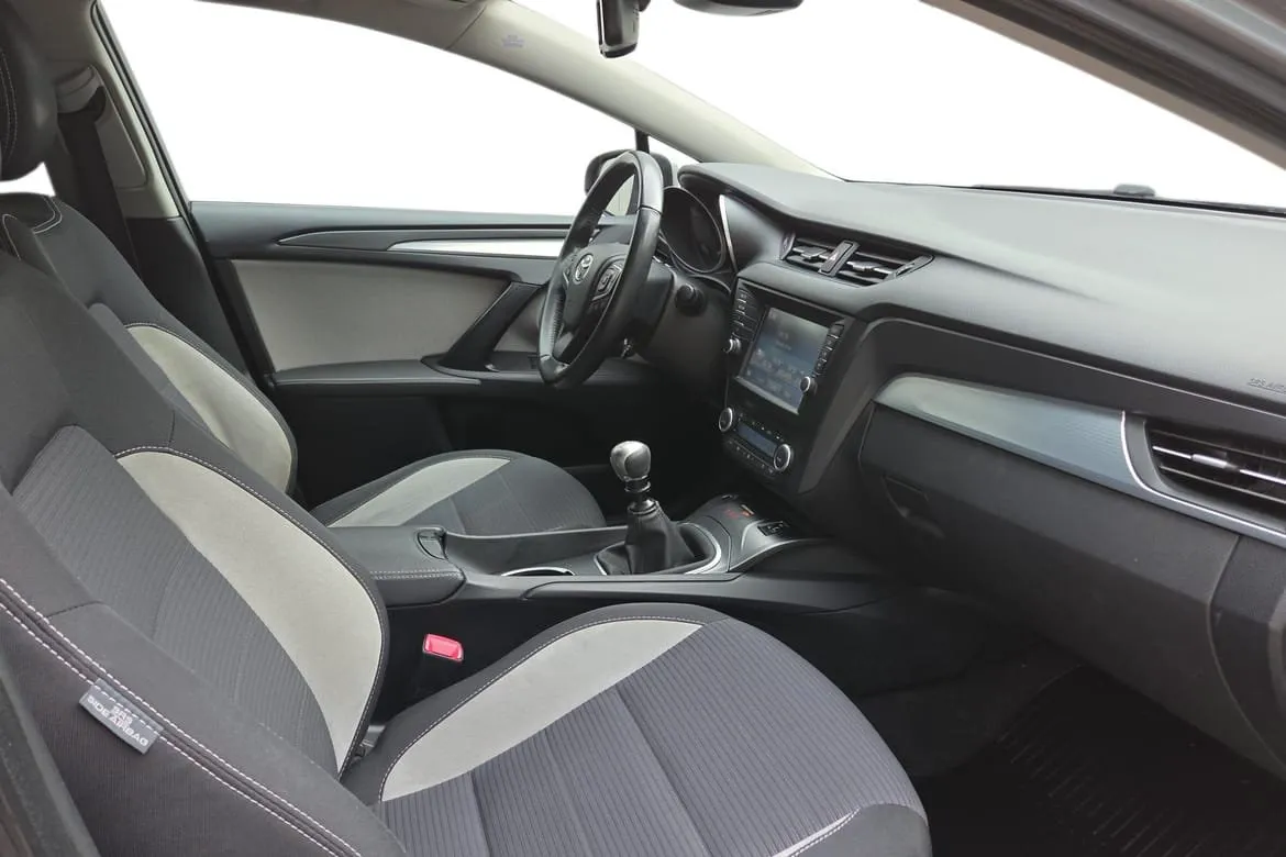 Vehicle image 16