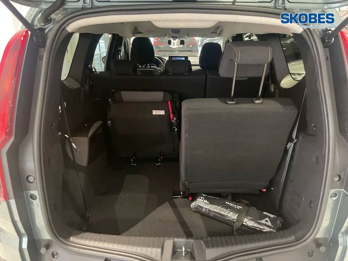 Vehicle image 14