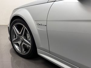 Mercedes C63 AMG bild 8