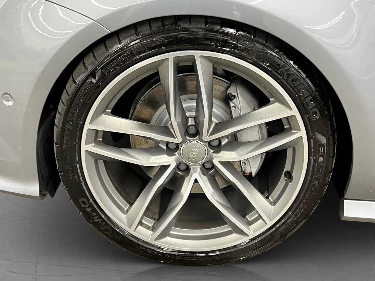 Vehicle image 35
