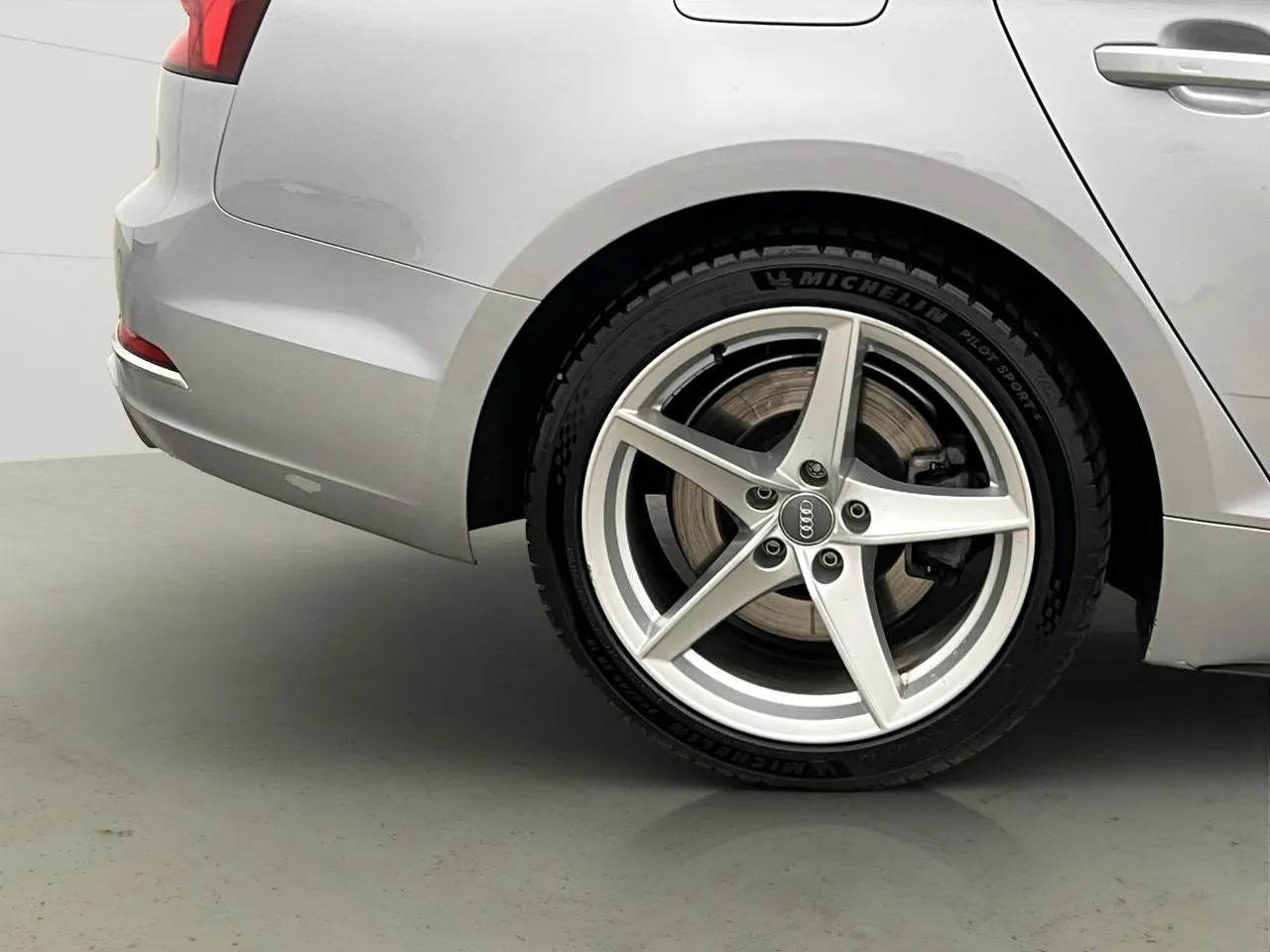 Vehicle image 30