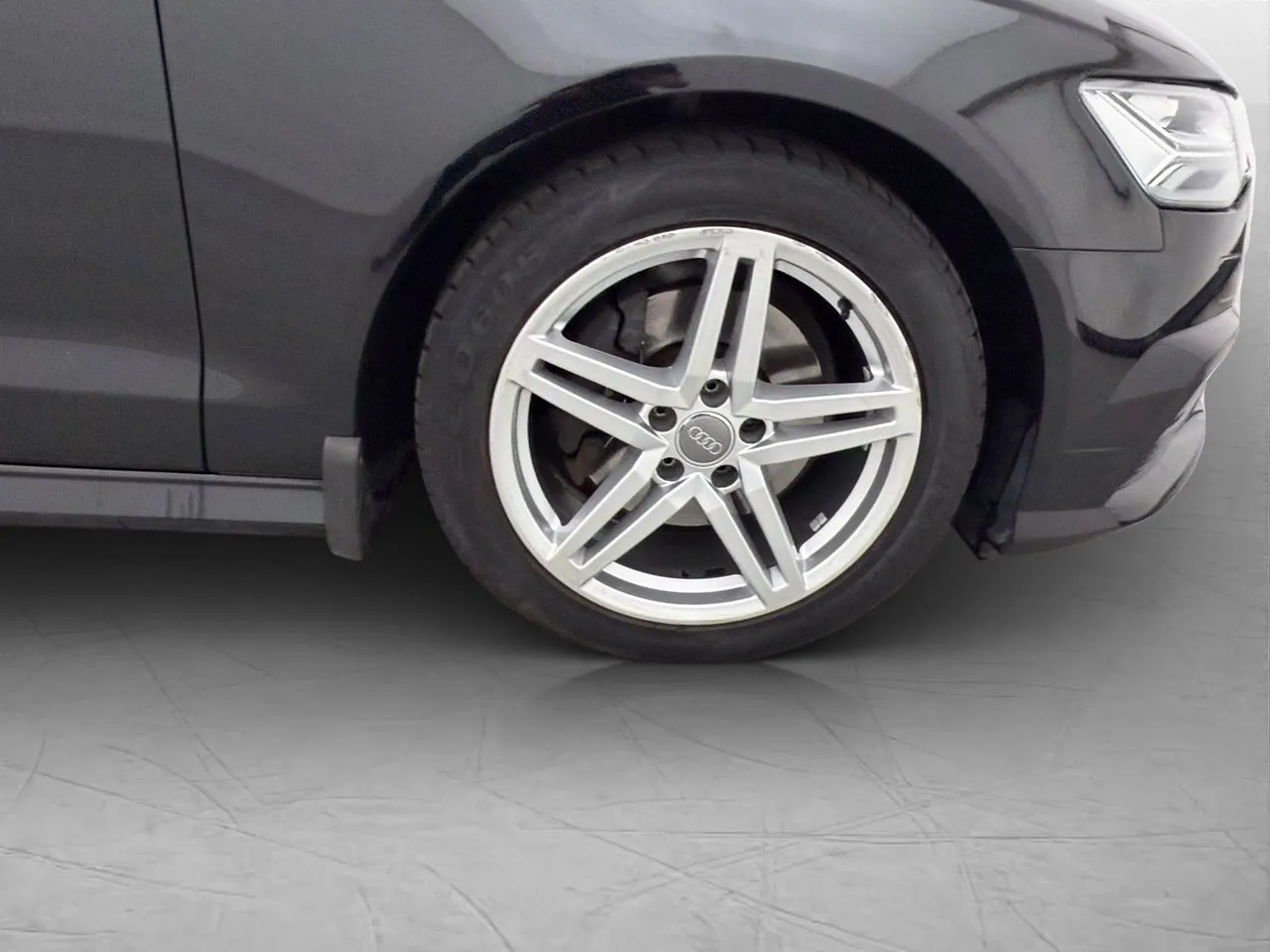 Vehicle image 30